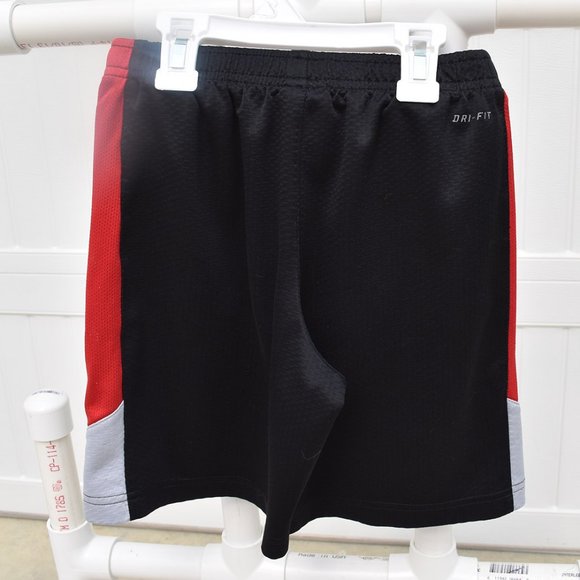 Nike Dri-FIT Boys Shorts Size 7 - Picture 2 of 4